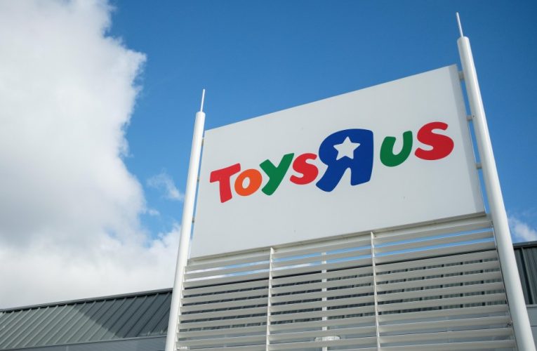 Toys R Us steht vor Weihnachten vor der Insolvenz und verliert 3.200 Arbeitsplätze aufgrund eines schwarzen Rentenlochs